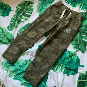 Gap Star Wars green camo sweats boys